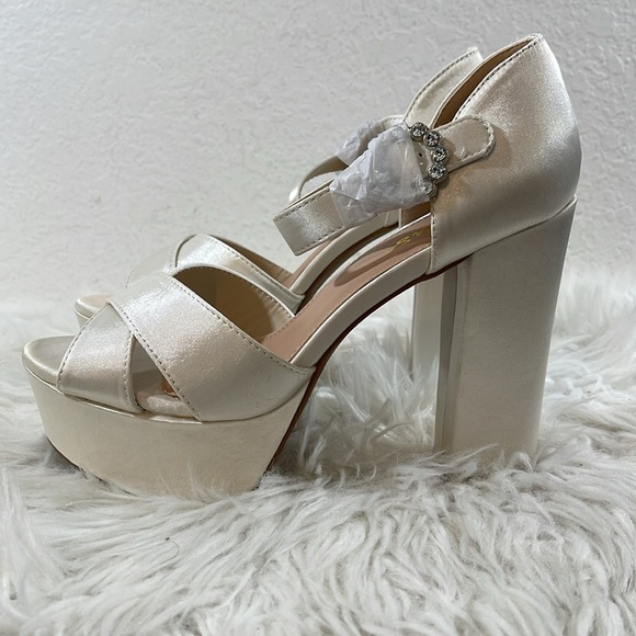 LULUS Crushest White Satin Rhinestone Ankle-Strap Chunky Heels Size 8 NEW - Picture 8 of 16